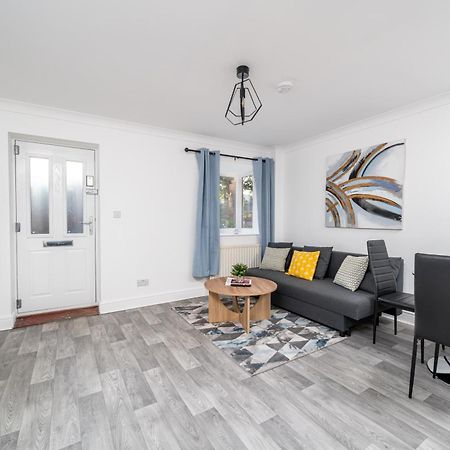 Cozy 3 Bed House With Garden & Parking In Rochester, Kent Mins To Train Station, Wifi Rochester  Exterior foto