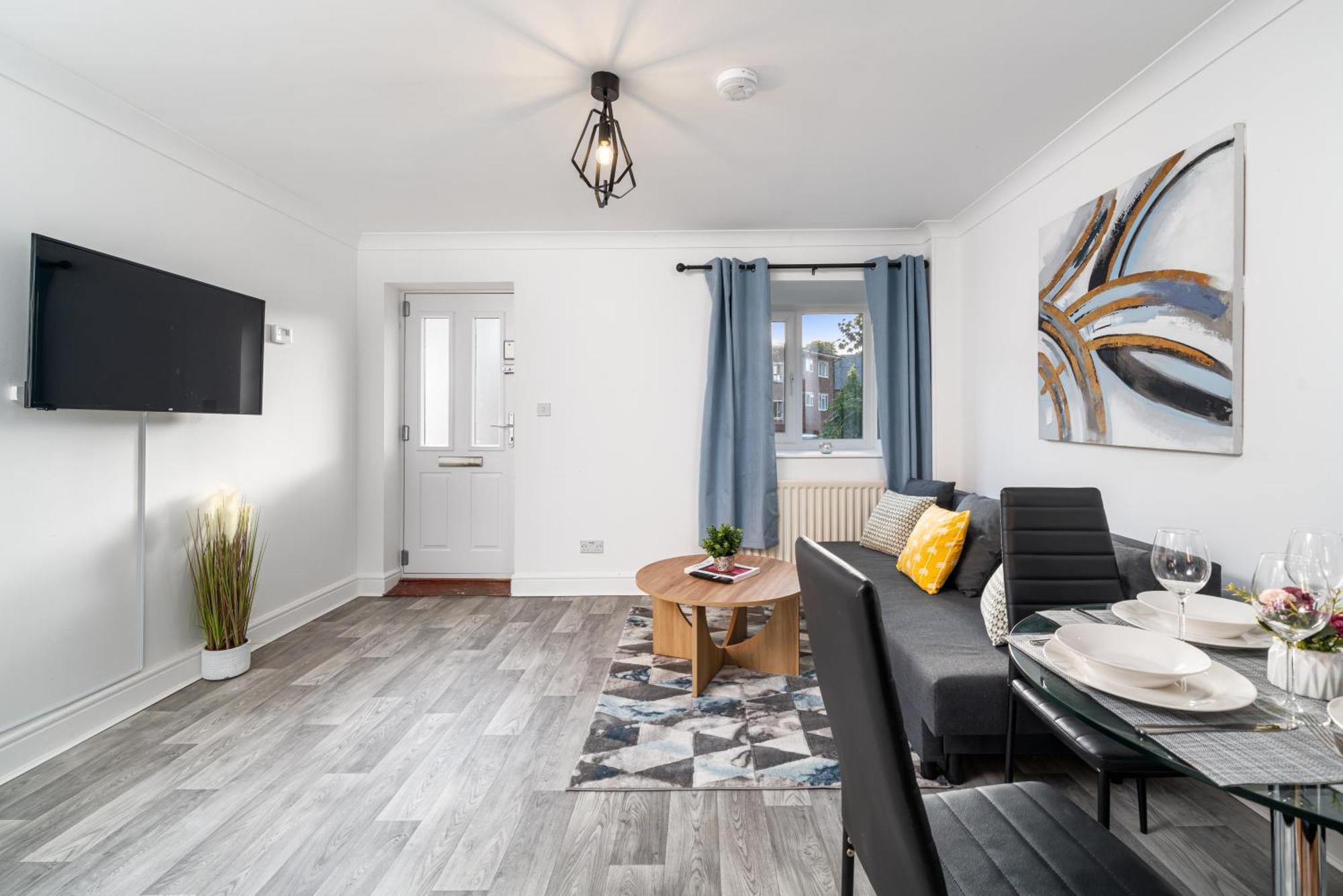 Cozy 3 Bed House With Garden & Parking In Rochester, Kent Mins To Train Station, Wifi Rochester  Exterior foto