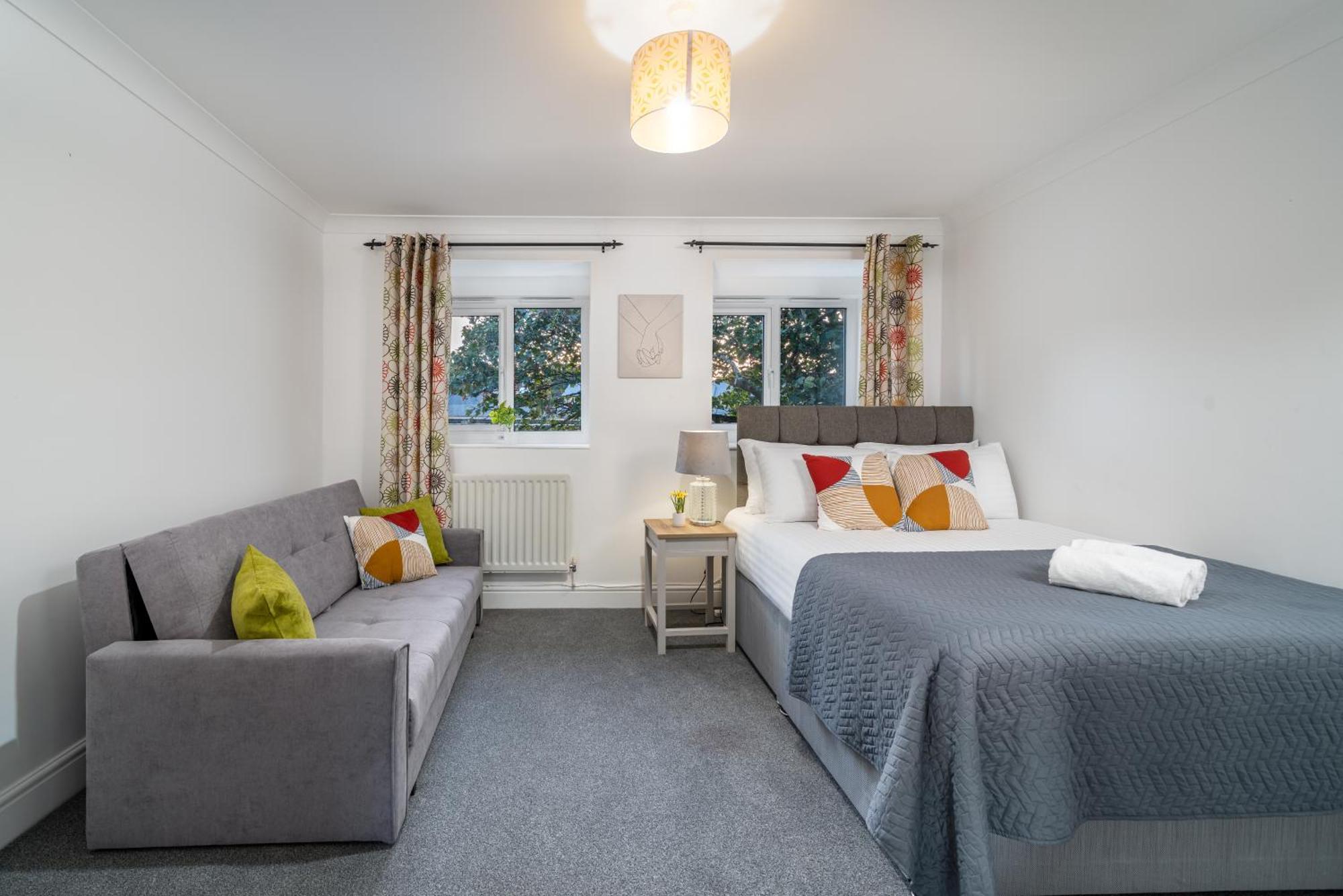 Cozy 3 Bed House With Garden & Parking In Rochester, Kent Mins To Train Station, Wifi Rochester  Exterior foto