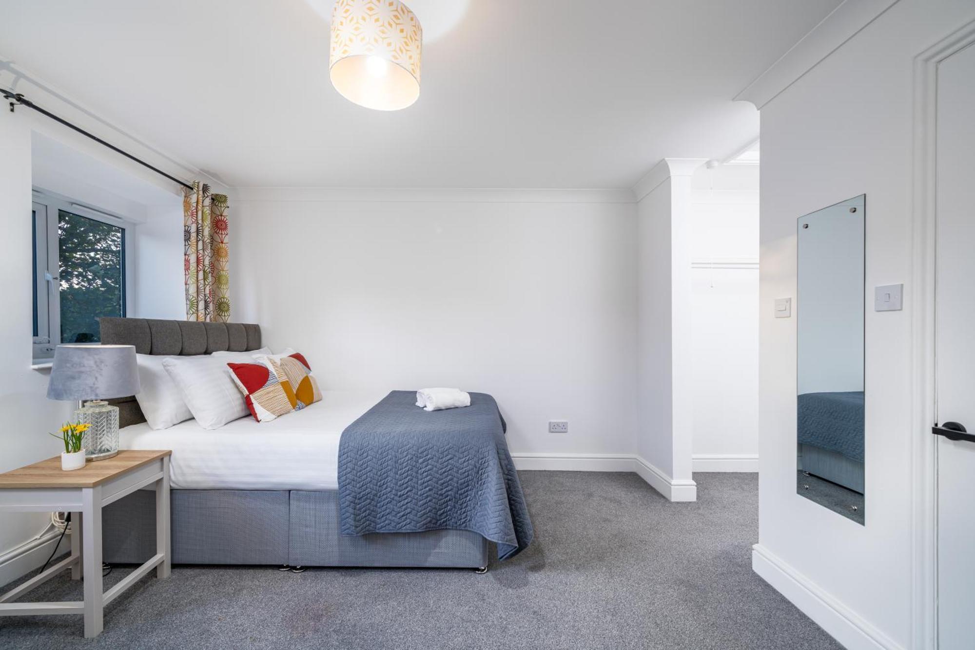 Cozy 3 Bed House With Garden & Parking In Rochester, Kent Mins To Train Station, Wifi Rochester  Exterior foto